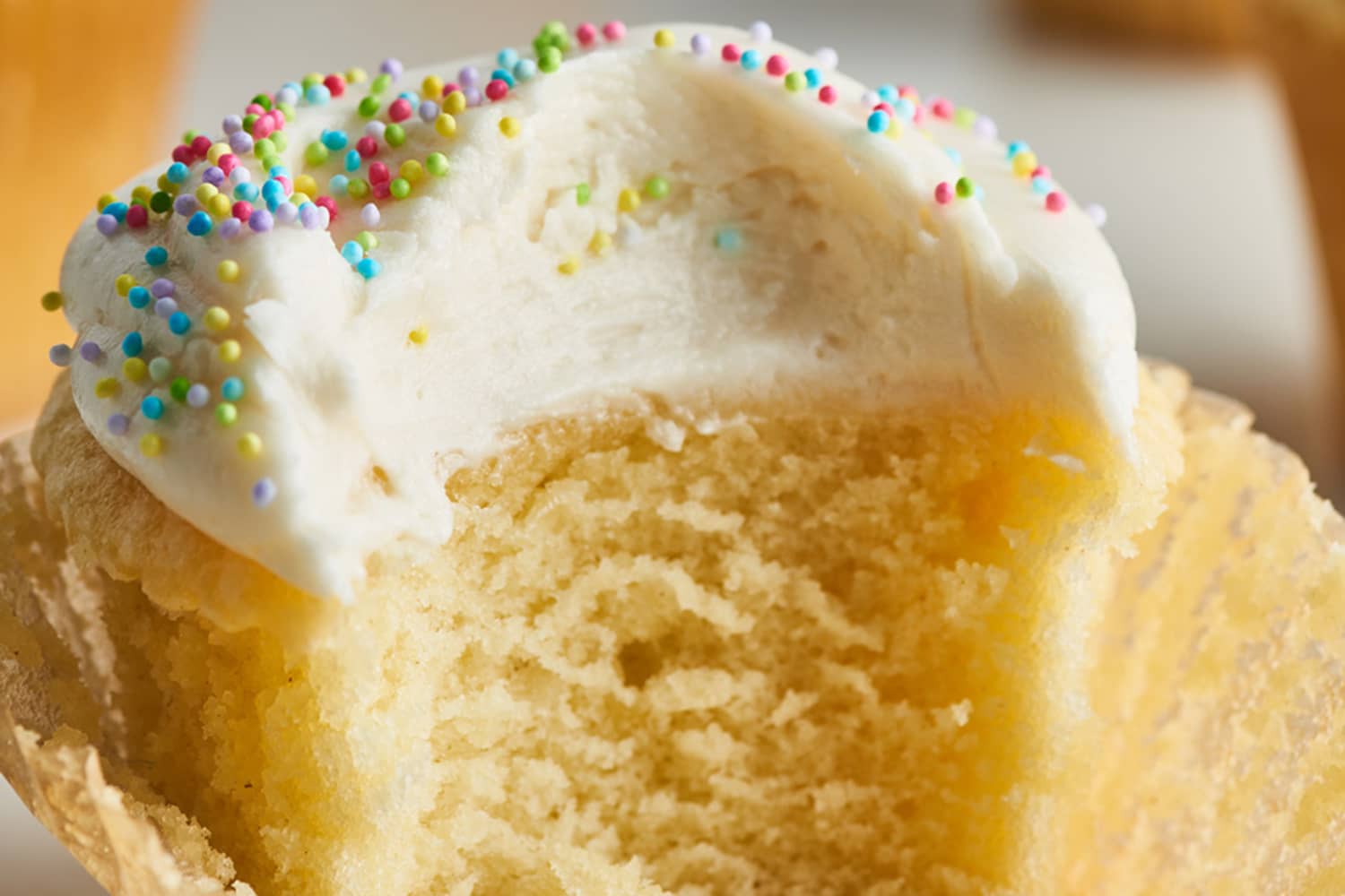 Ich habe das Vanille-Cupcake-Rezept von Magnolia Bakery ausprobiert und ...