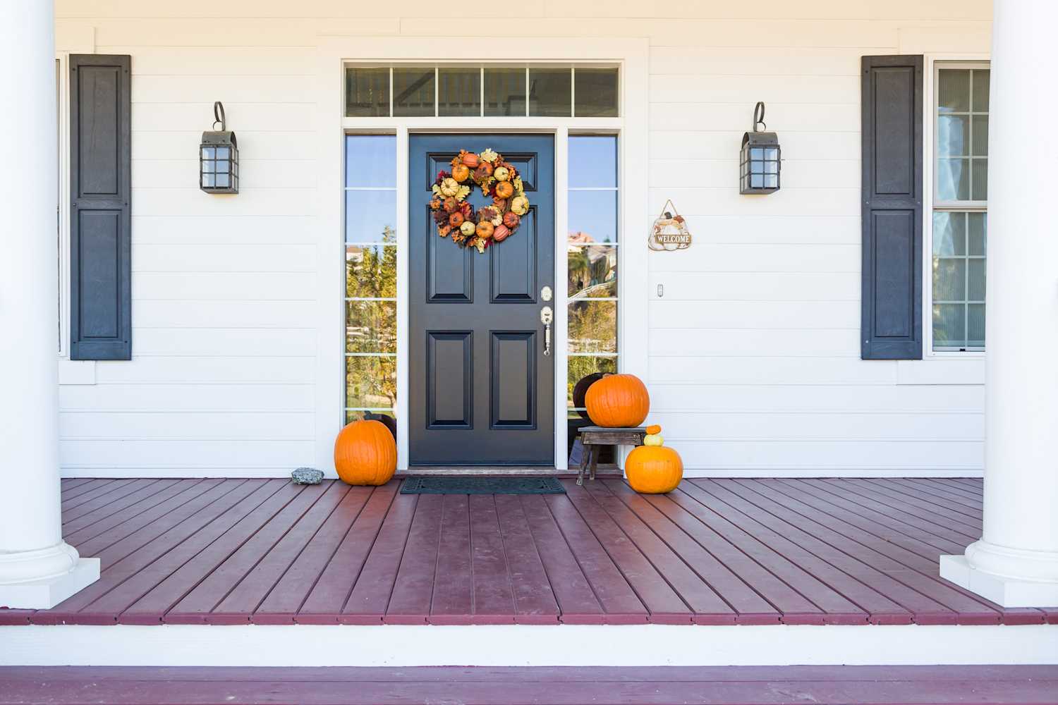 Your Front Door Fall Floral Display Is Hiding in Your Thrift Store's Purse Aisle