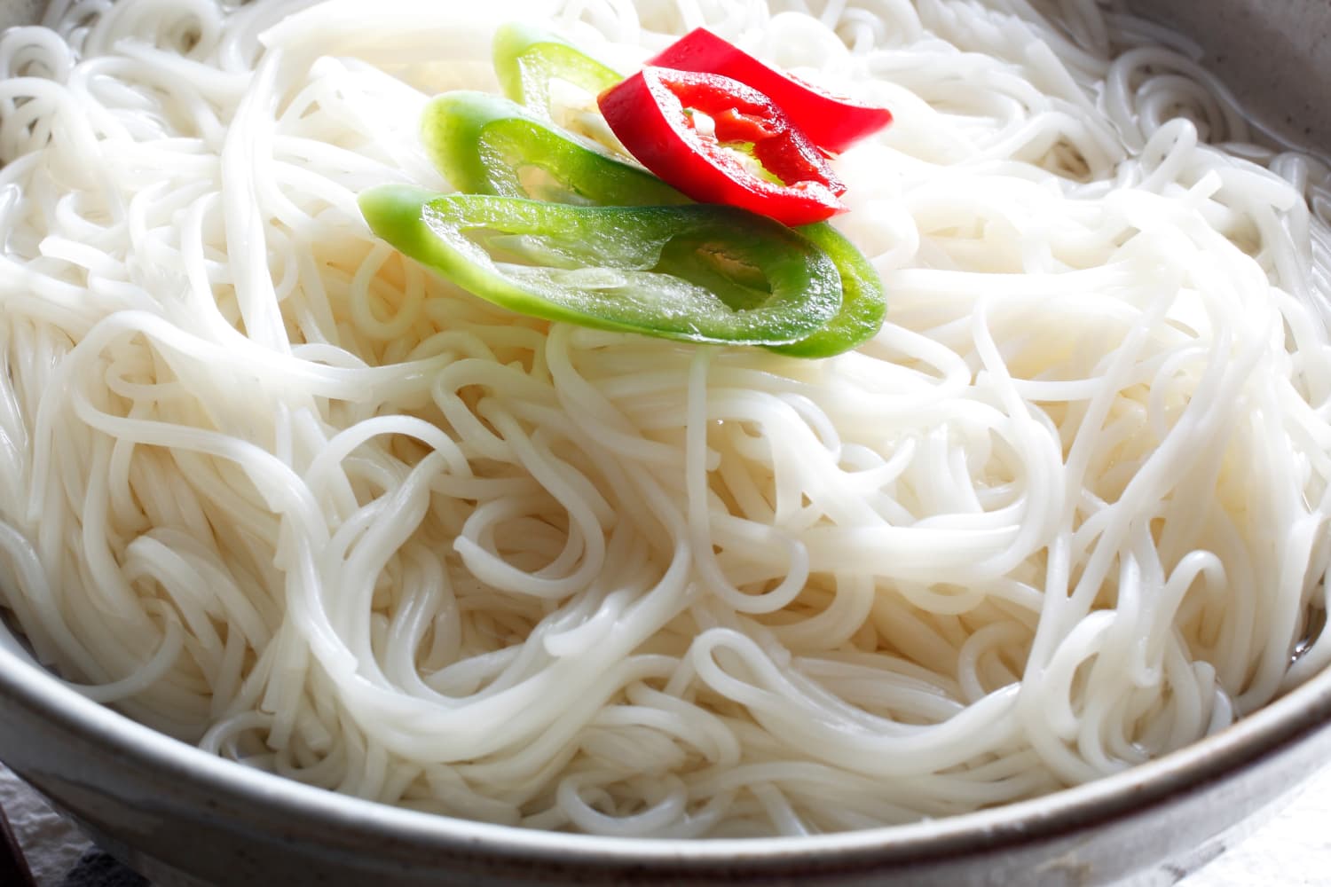 This Mason Jar Chicken Ramen Recipe Is a Serious Upgrade From Dorm-Room  Noodles - Brit + Co