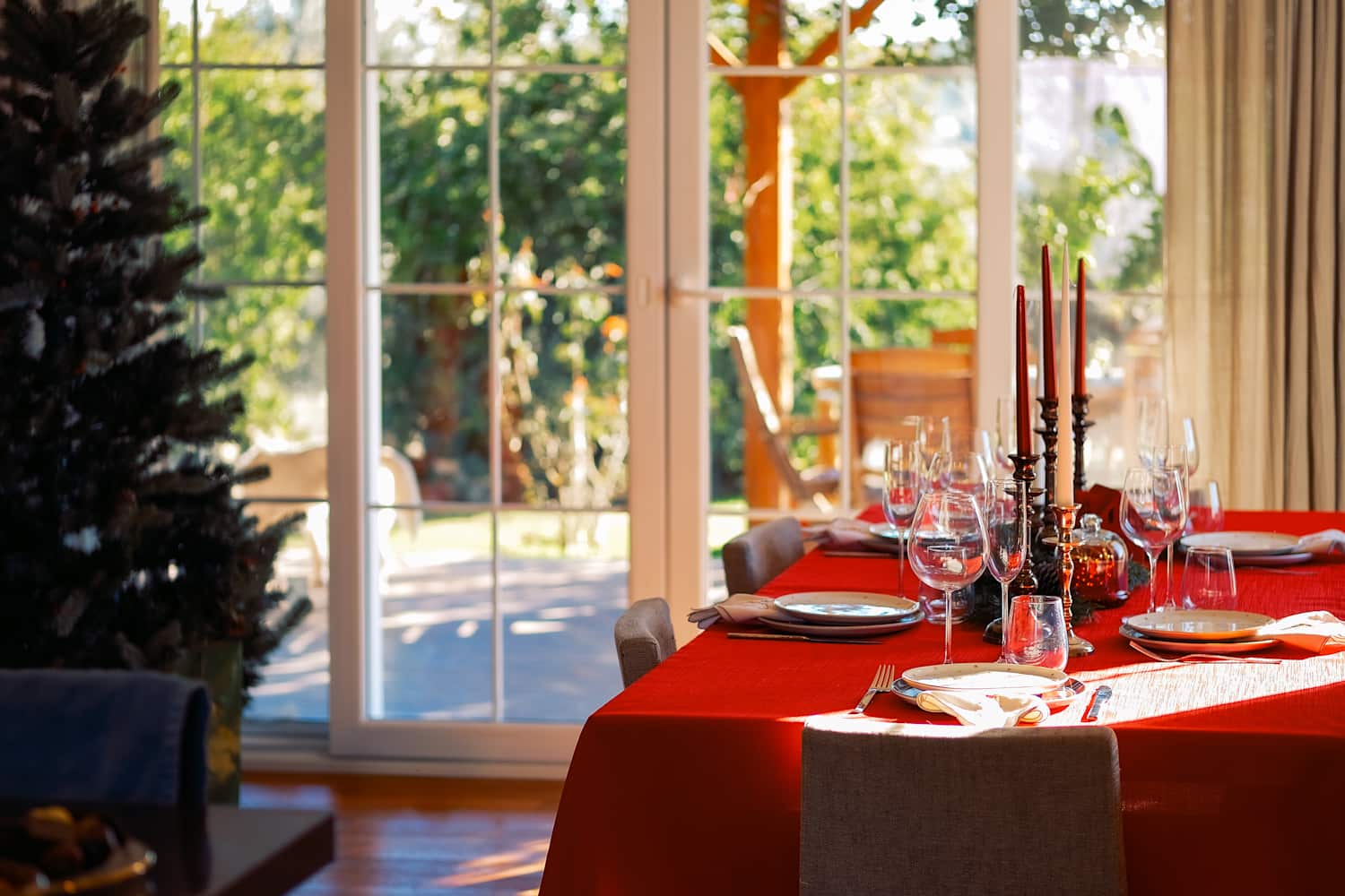 Move Over, Green: This Is 2025's Trendiest Christmas Color