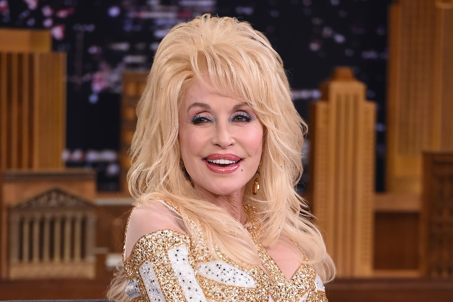 Dolly Parton’s “Adorable” Butterfly-Shaped Tray at Walmart Has Shoppers Rushing to Find It
