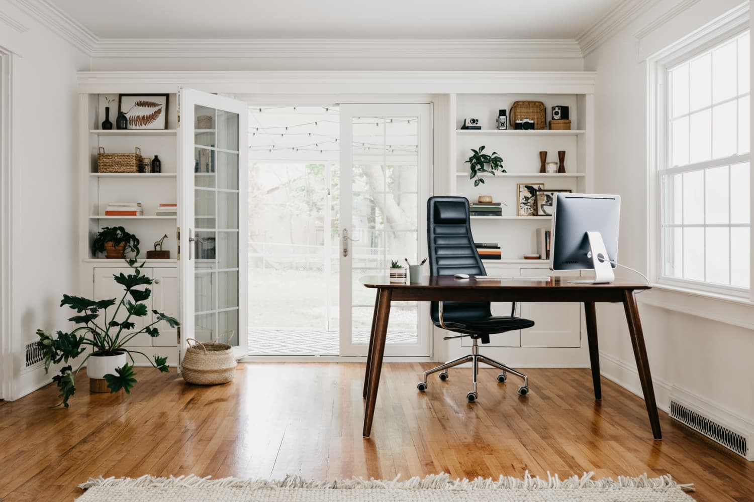 How to Choose Home Office Furniture: Expert Guide to Chairs, Desks