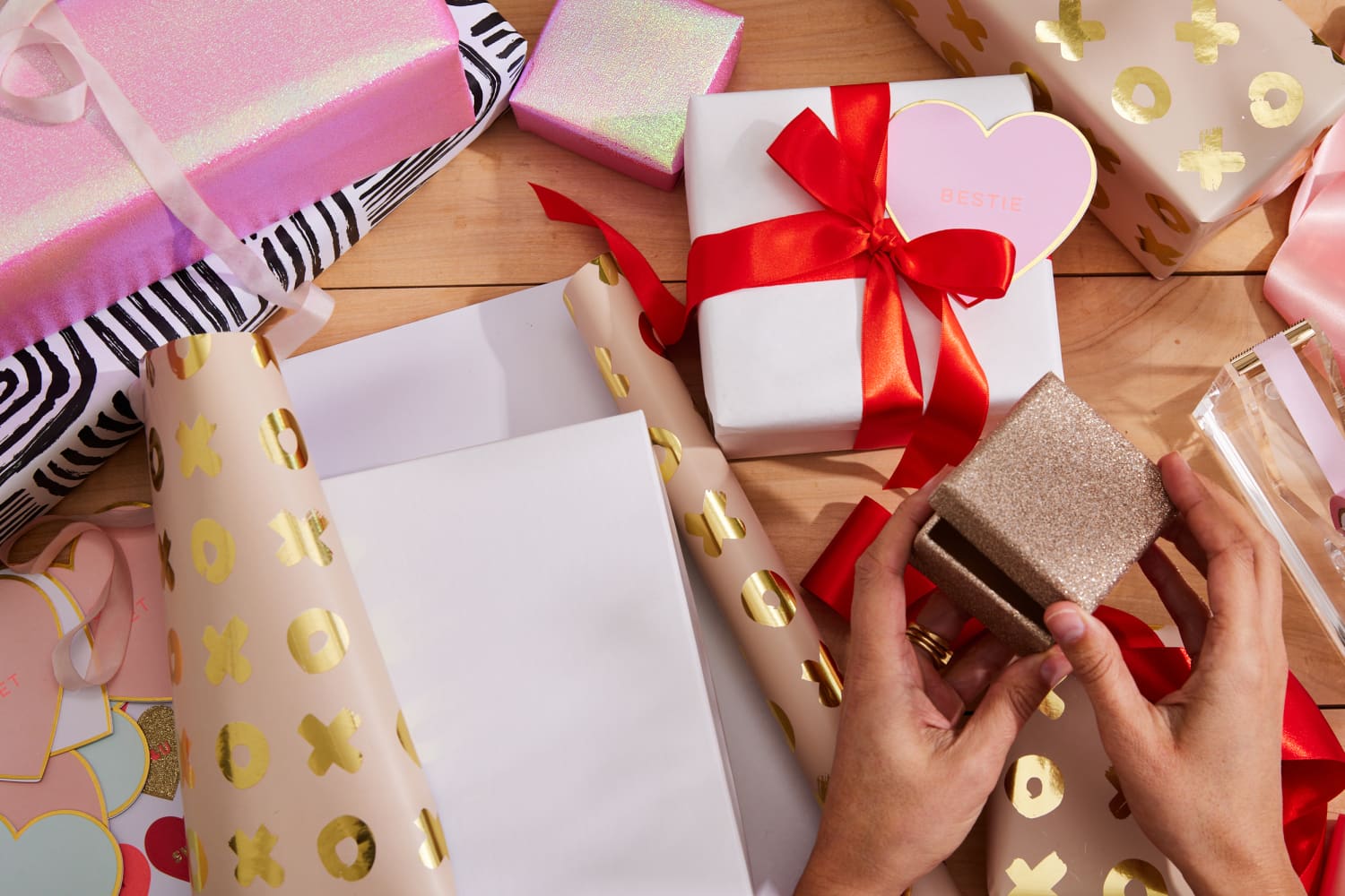 This tool will make your gift wrapping a breeze this holiday season - The  Gadgeteer