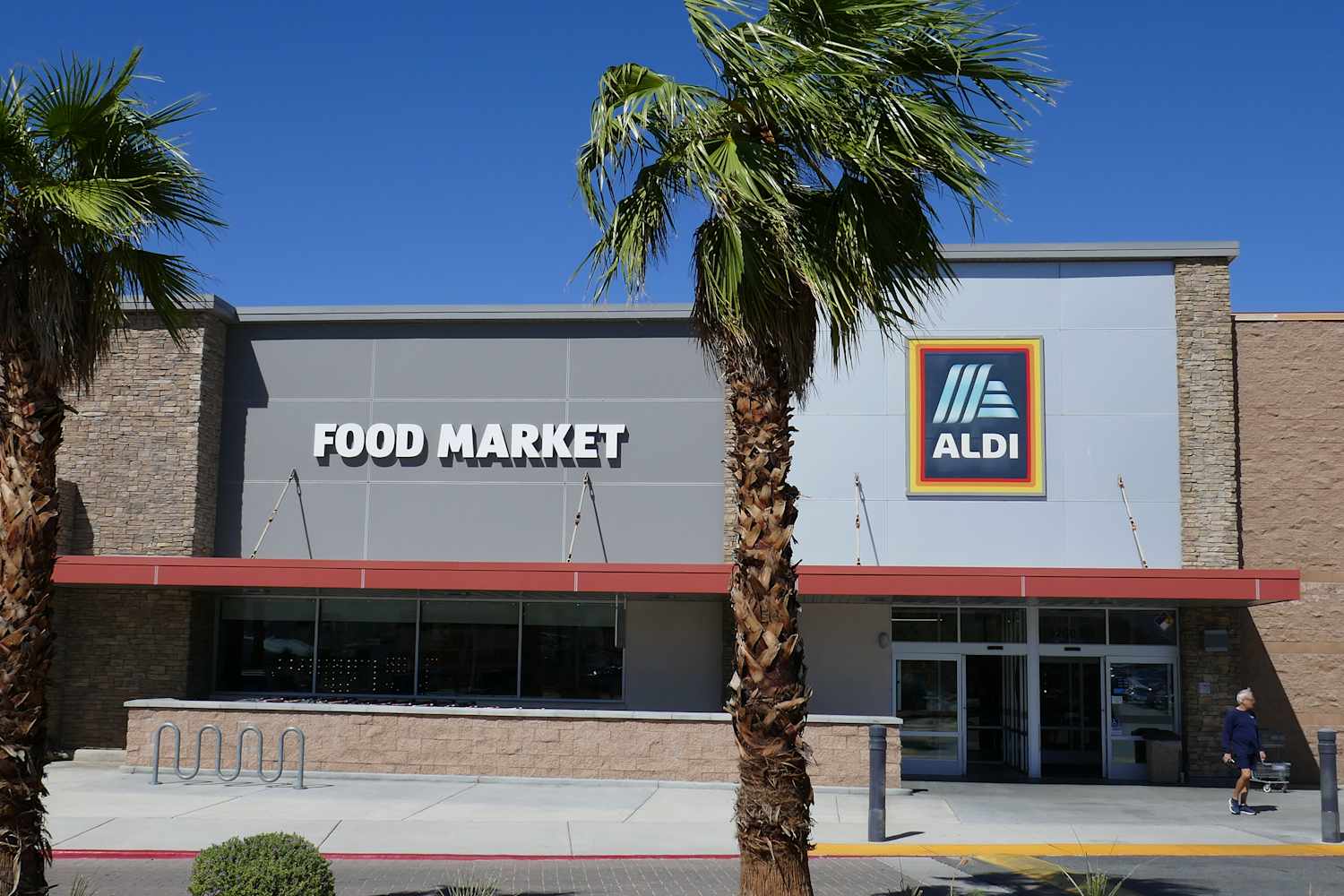 Aldi's $8 New Year's Eve Set Decorates Your Entire Home in Minutes