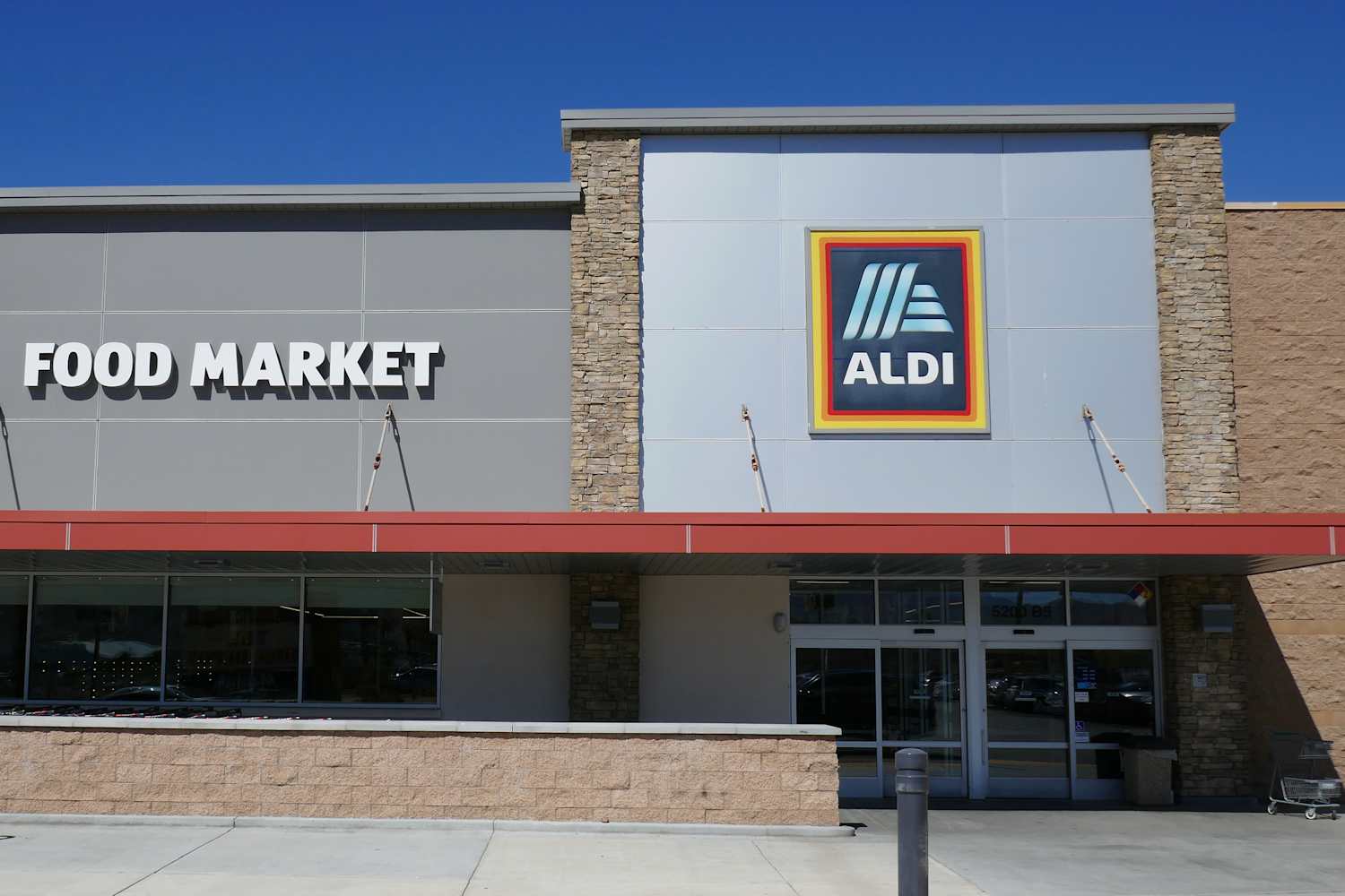Aldi Is Selling a $25 Holiday Hosting Gem That's Perfect for Small Spaces