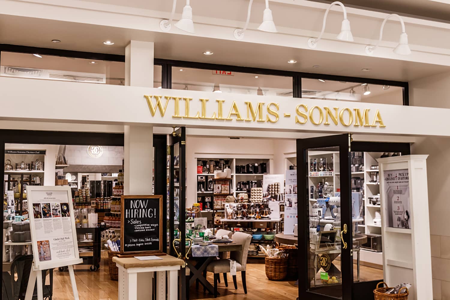 Williams Sonoma’s New Hydrangea Collection Is a Cottagecore Dream (It’s Better Than Cabbage!)