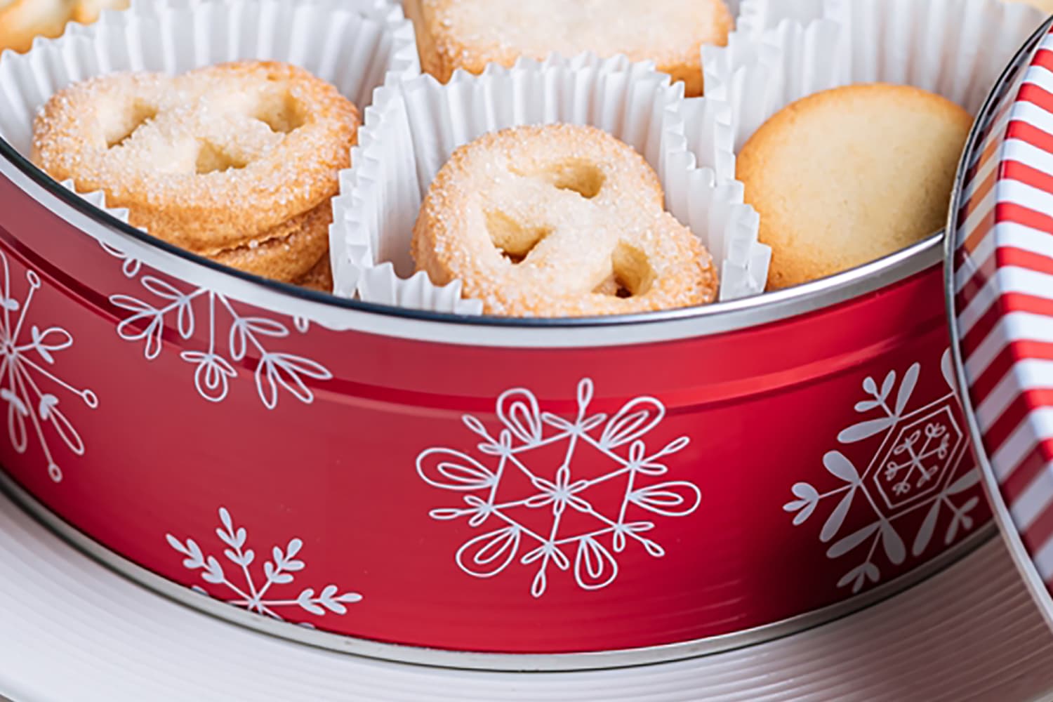 This Easy Cookie Tin Hack Makes the Best Holiday Dessert