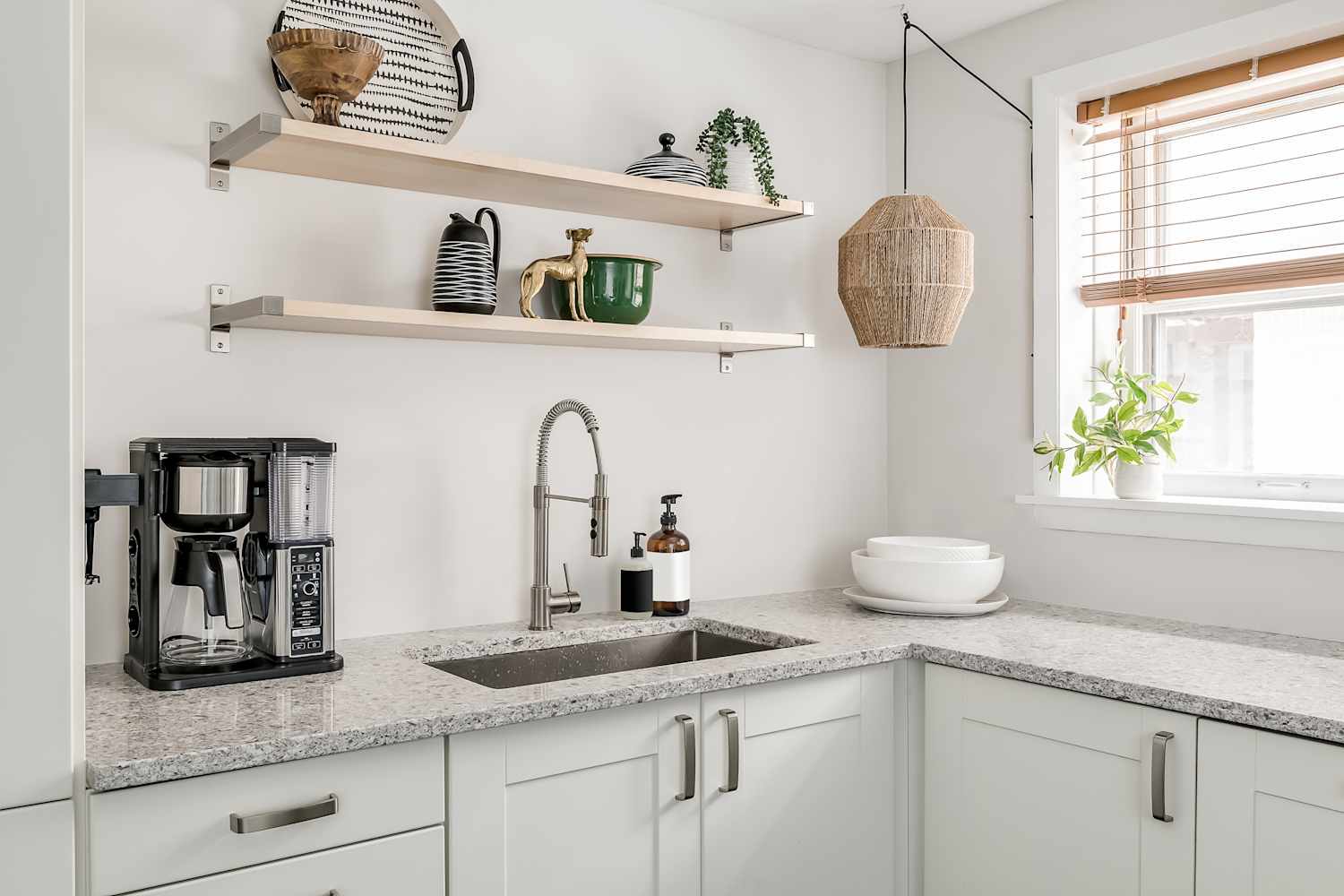 5 Kitchen Cabinet Trends on Their Way Out This Year (and 2 Taking Their Place)