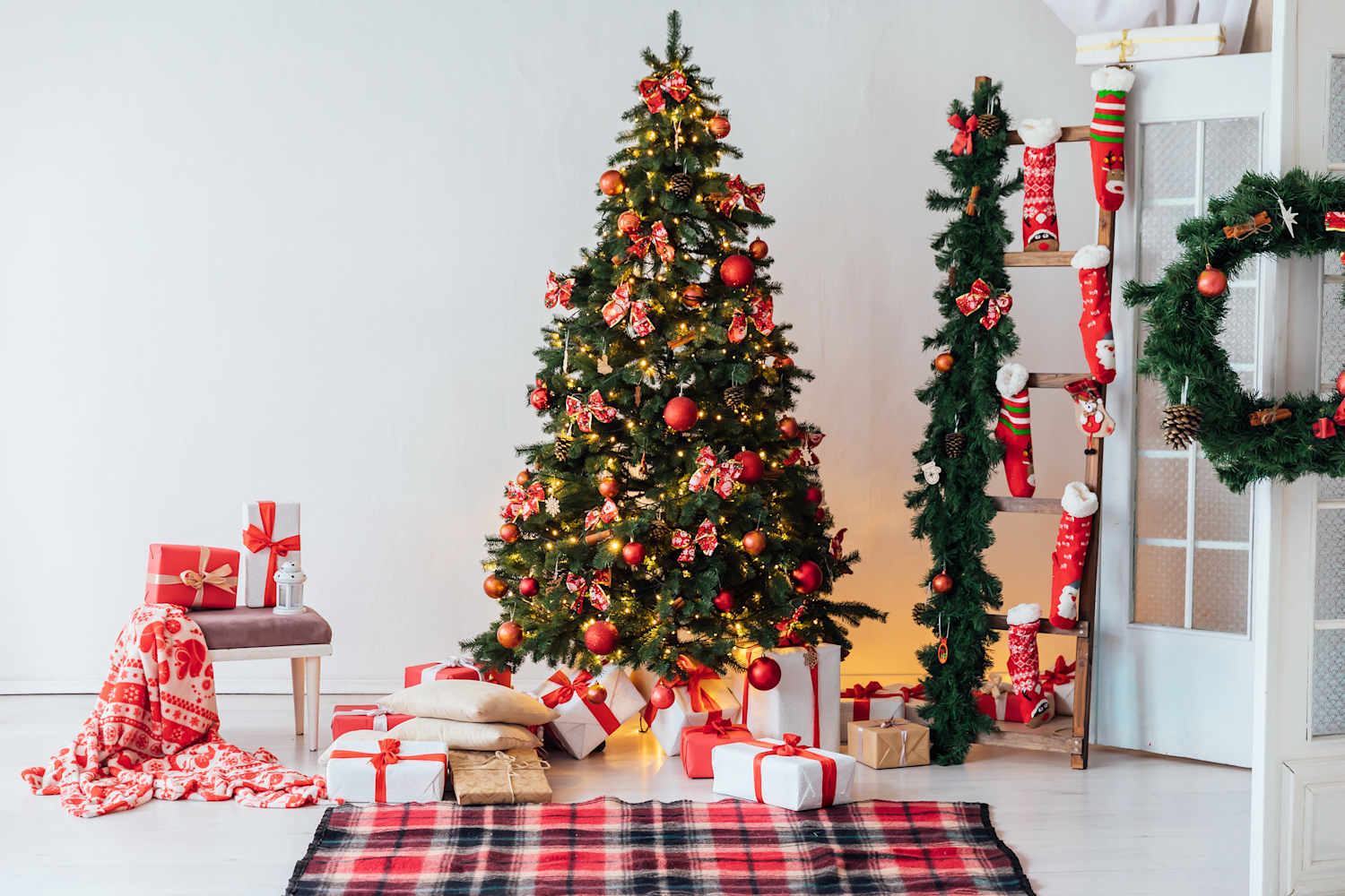 3 Christmas Decor Trends That Give Designers the "Ick"