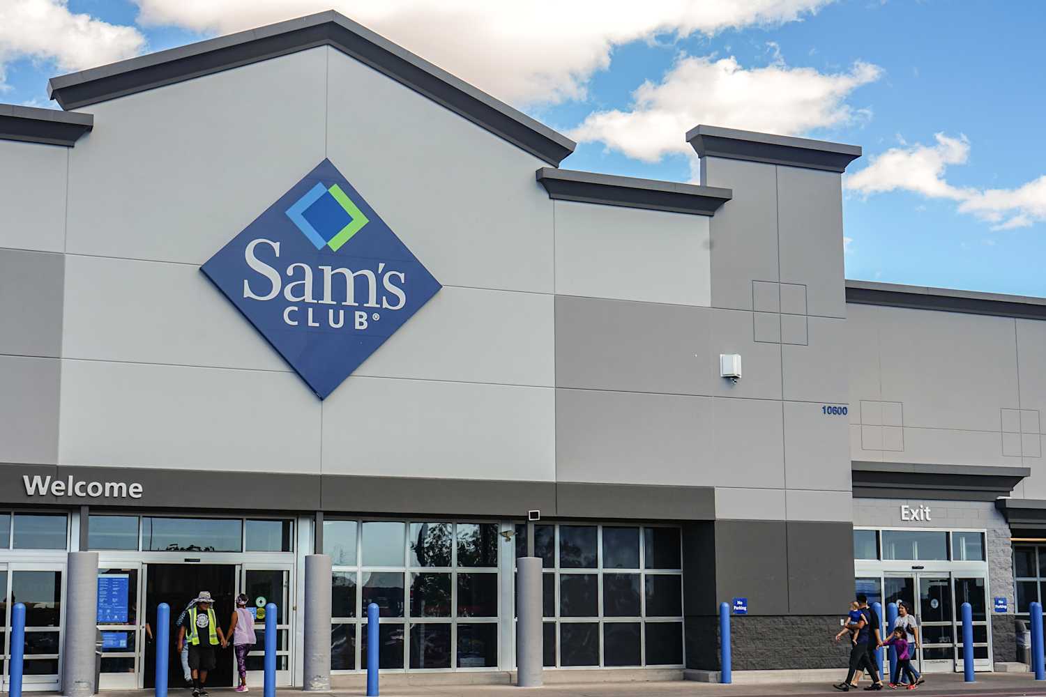 Sam's Club Is Selling This 2-in-1 LEGO Find for Only $22 That's Super Cool