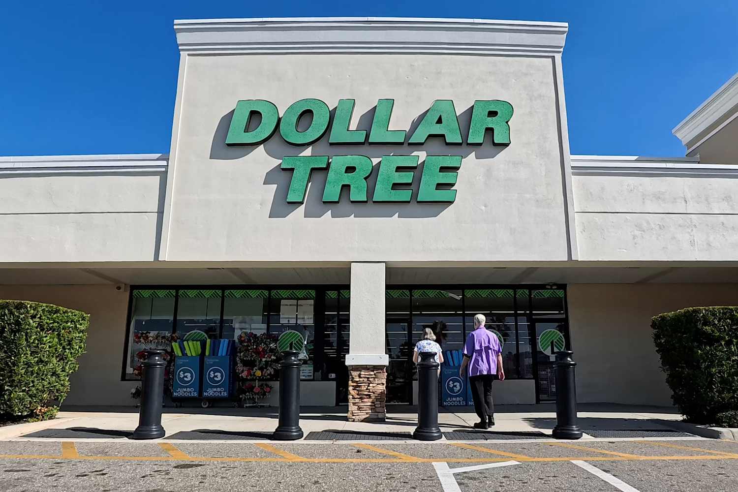 These Dollar Tree Gems Are So Cute and Romantic, They're Perfect for Gift Giving