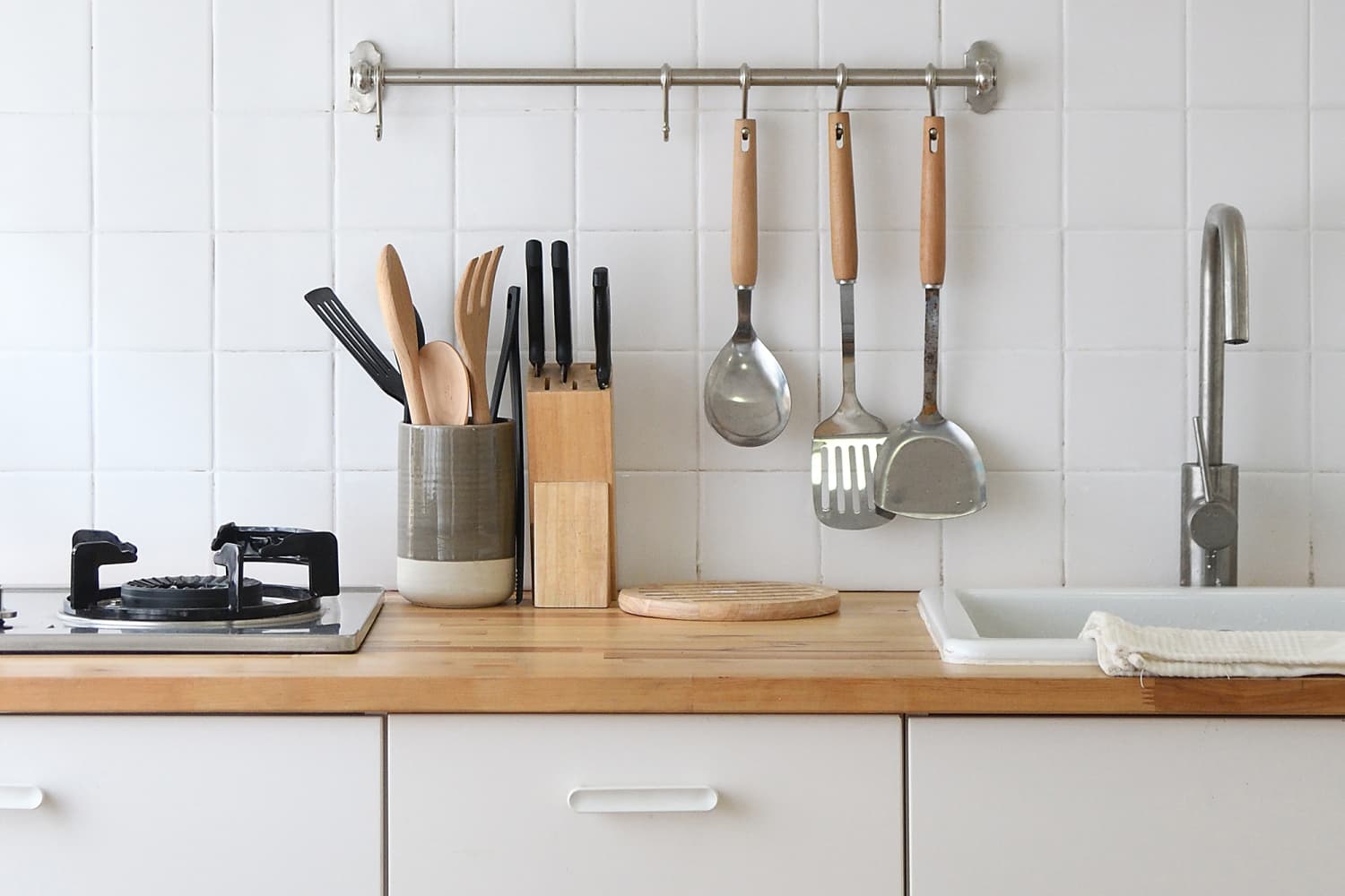 6 Kitchen Cabinet Trends on Their Way Out This Year, According to an Interior Designer