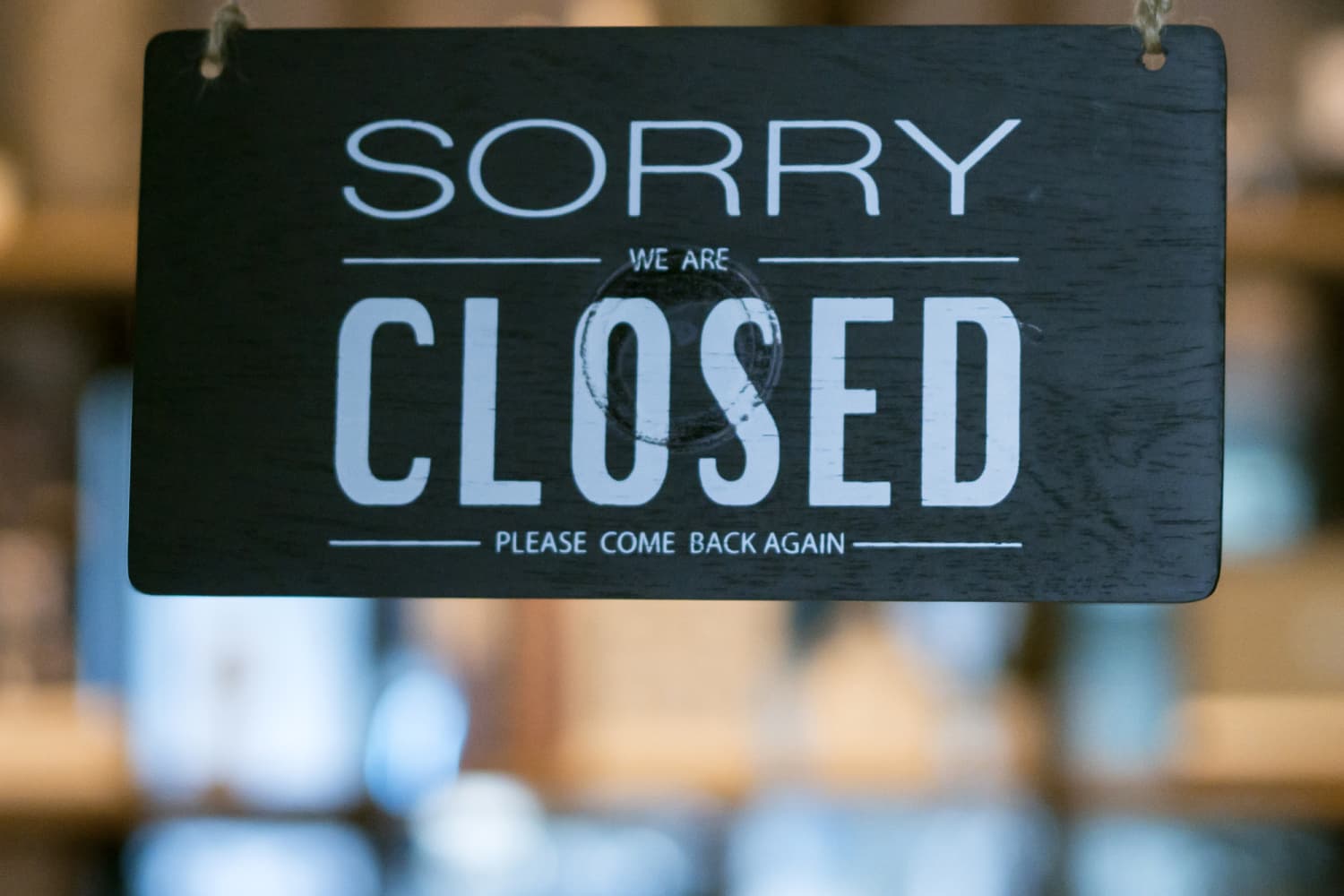 Why “Mom Café” Shuts Down at the Same Time Every Night at Our House