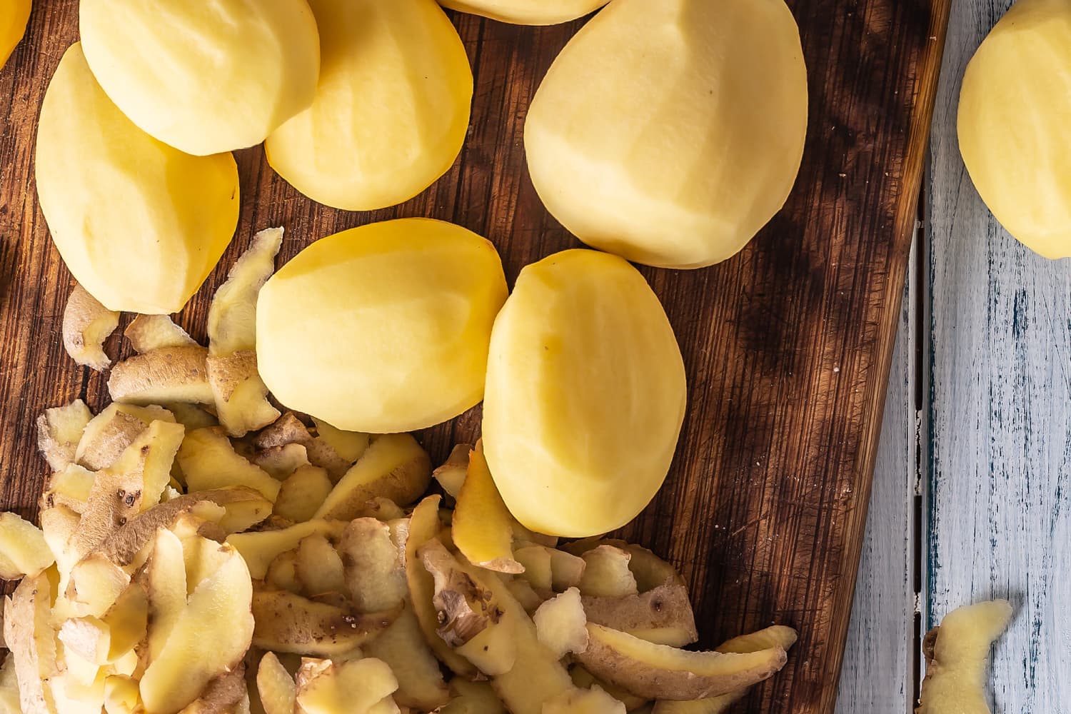 Everyone Just Discovered the Correct Way to Use a Potato Peeler, and People Are Speechless