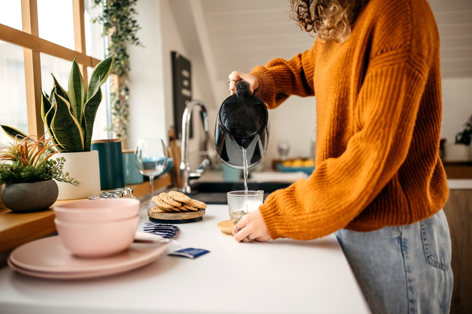 Why My Neurologist Friend Swears by the “Rule of Five” for Erasing Kitchen Clutter