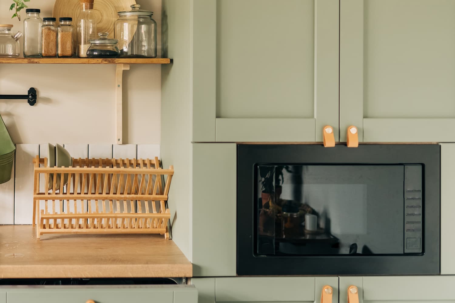 The 4 Best Kitchen Cabinet Paint Colors of the Year, According to Interior Designers