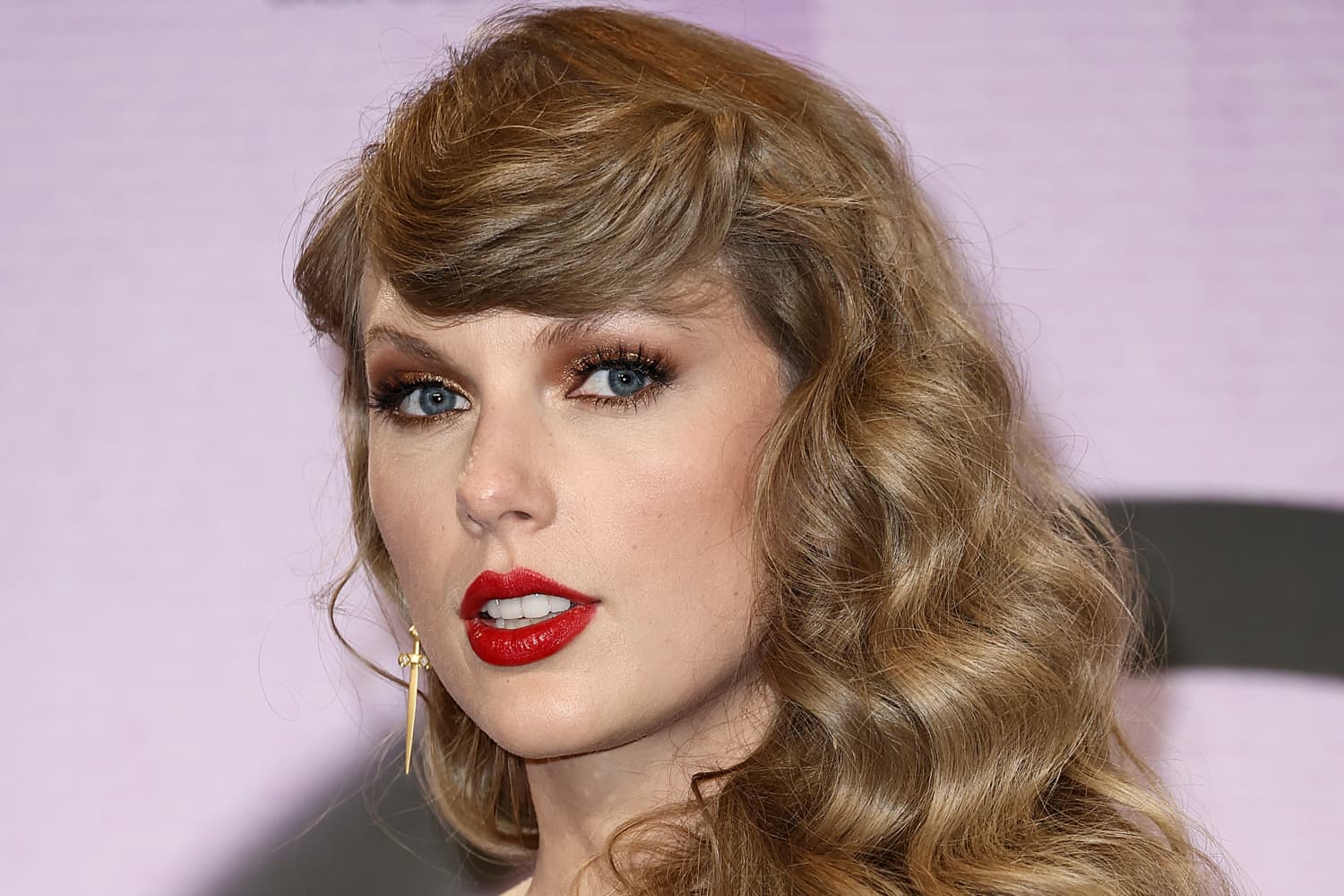 Taylor Swift Keeps This Surprising Decor Item in Her Kitchen