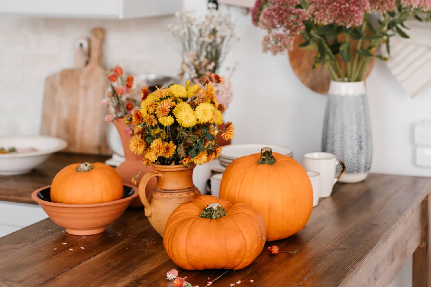 13 Festive Fall Kitchen Decor Ideas to Bring Autumn Colors (and Coziness) Inside