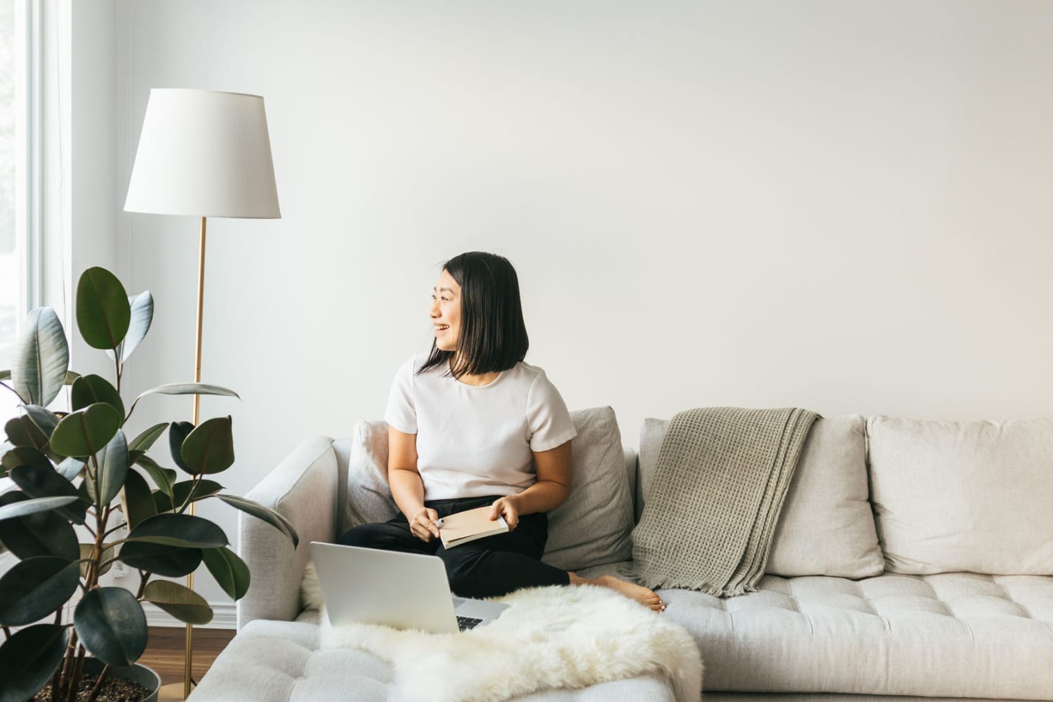 I Tried Pillow Cube's Ice Cube Cooling Pillow PRO and I'm a Big Fan