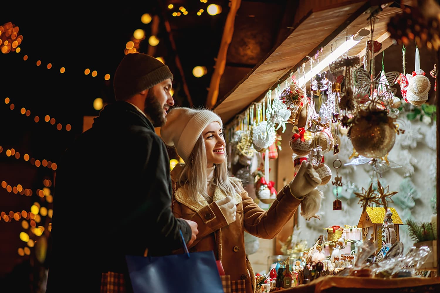 20 Christmas Date Ideas for Couples This Holiday Season Apartment Therapy