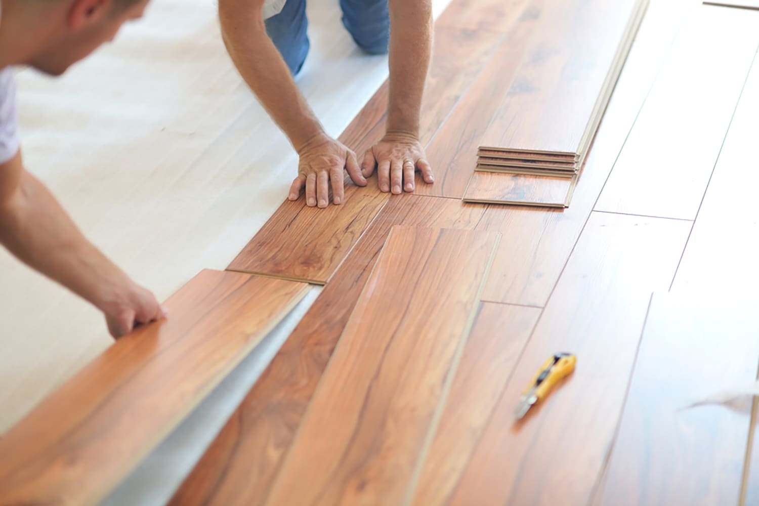 Laminate vs. Vinyl Flooring What’s the Difference? WDC NEWS 6