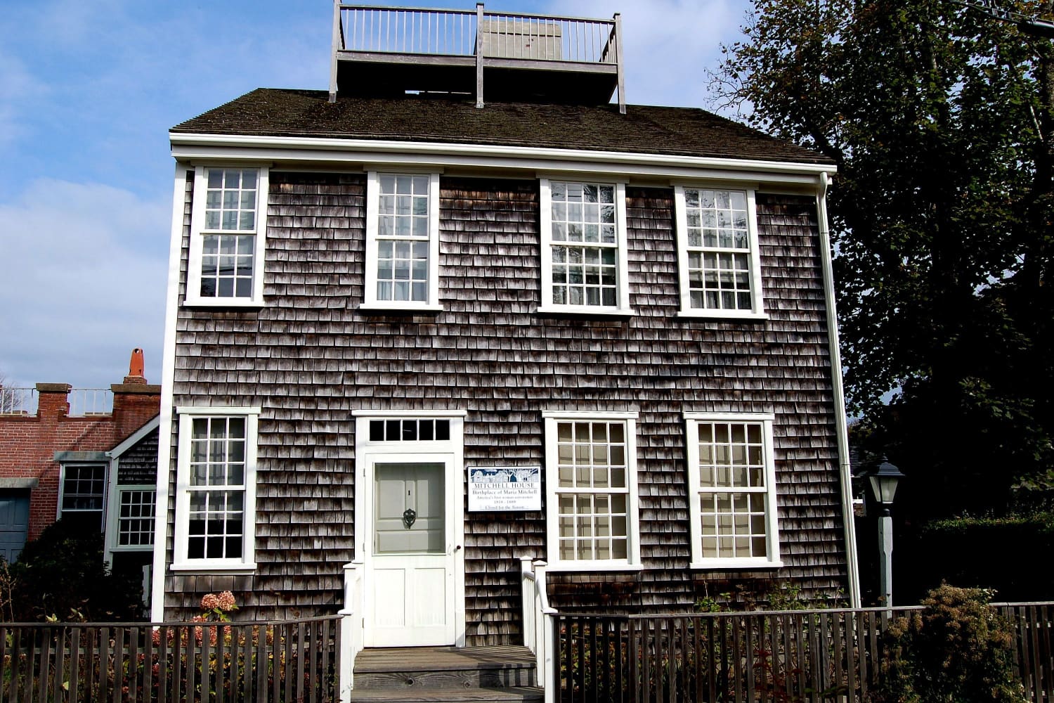 widow-s-walks-the-weird-rooftop-balcony-on-coastal-homes-apartment