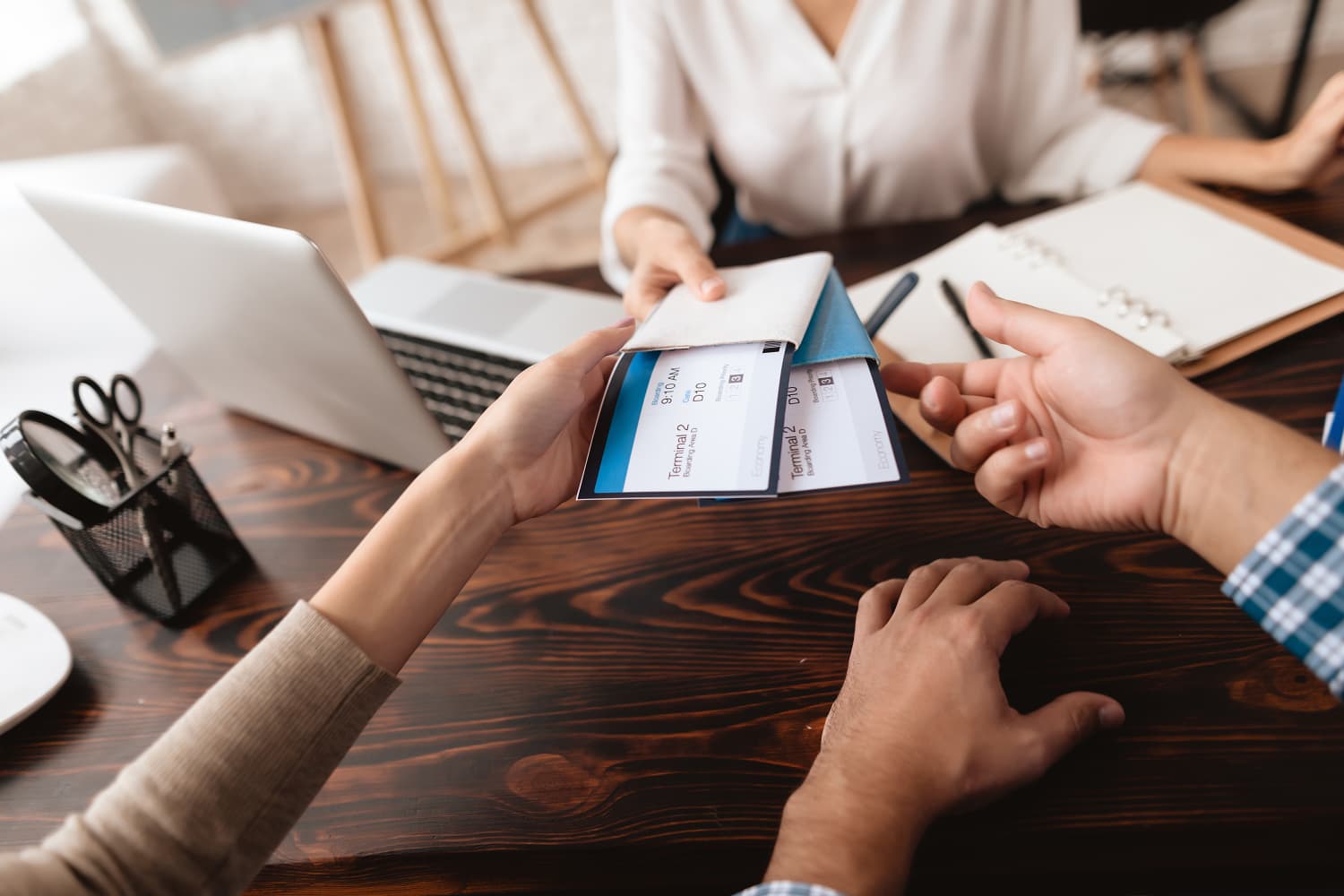 5 Reasons to Use a Travel Agent (And Millennials Love Them) | Apartment