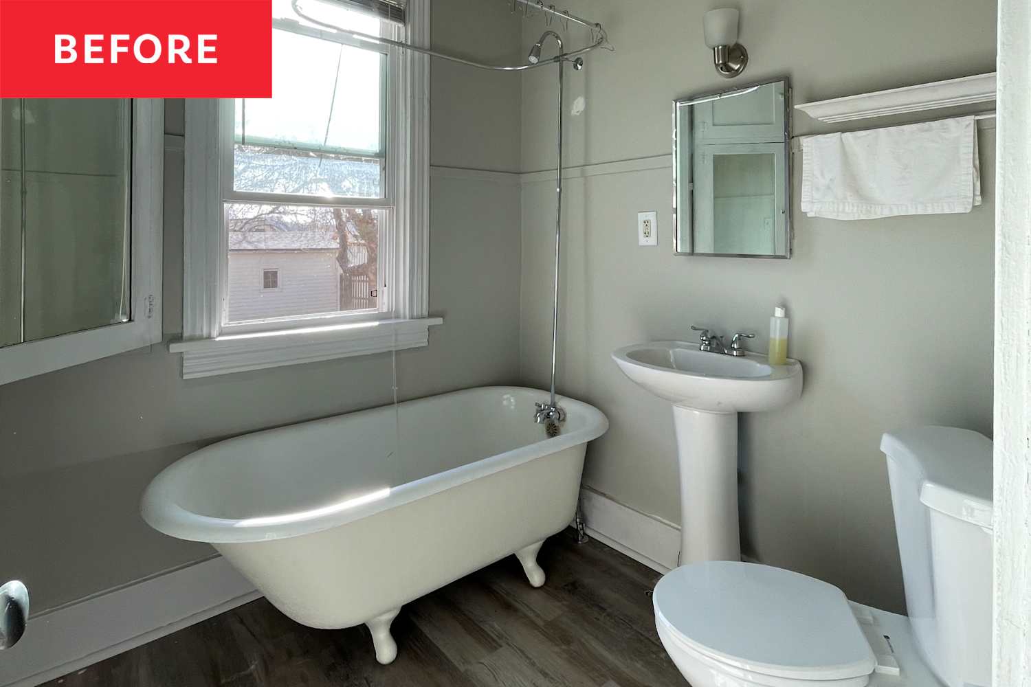 This 107-Year-Old Cottage's "Blah" Gray Bathroom Got a Cheerful Facelift