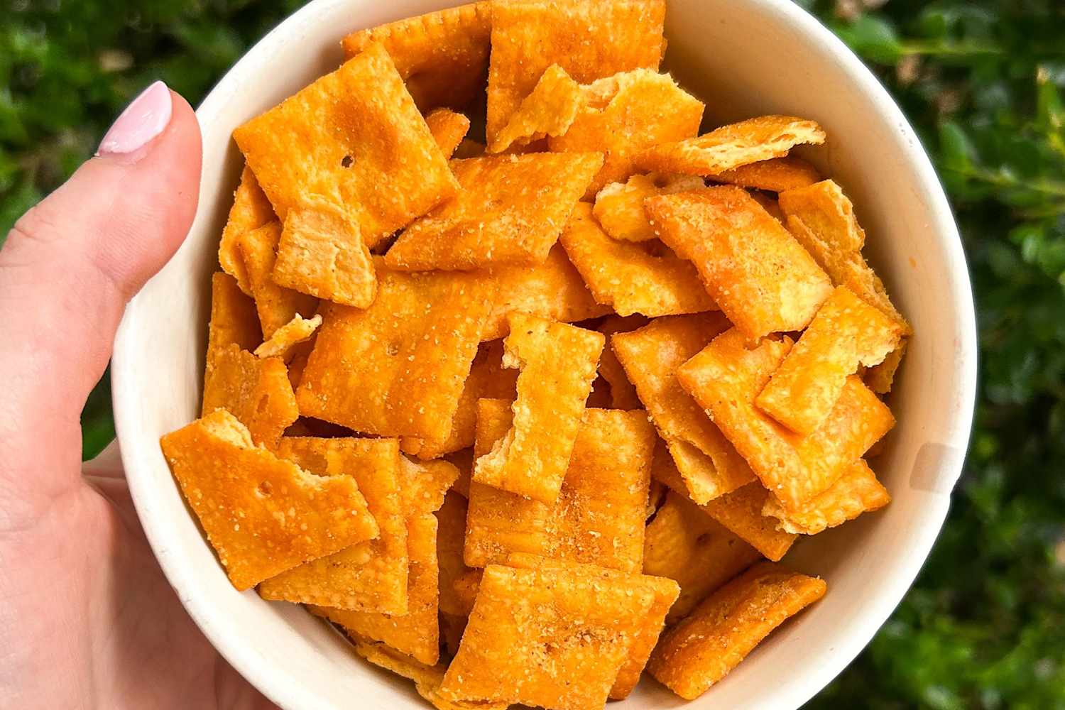Cheez-It’s First-in-History Flavor Is So Good, I’m Keeping 2 Boxes at My ...