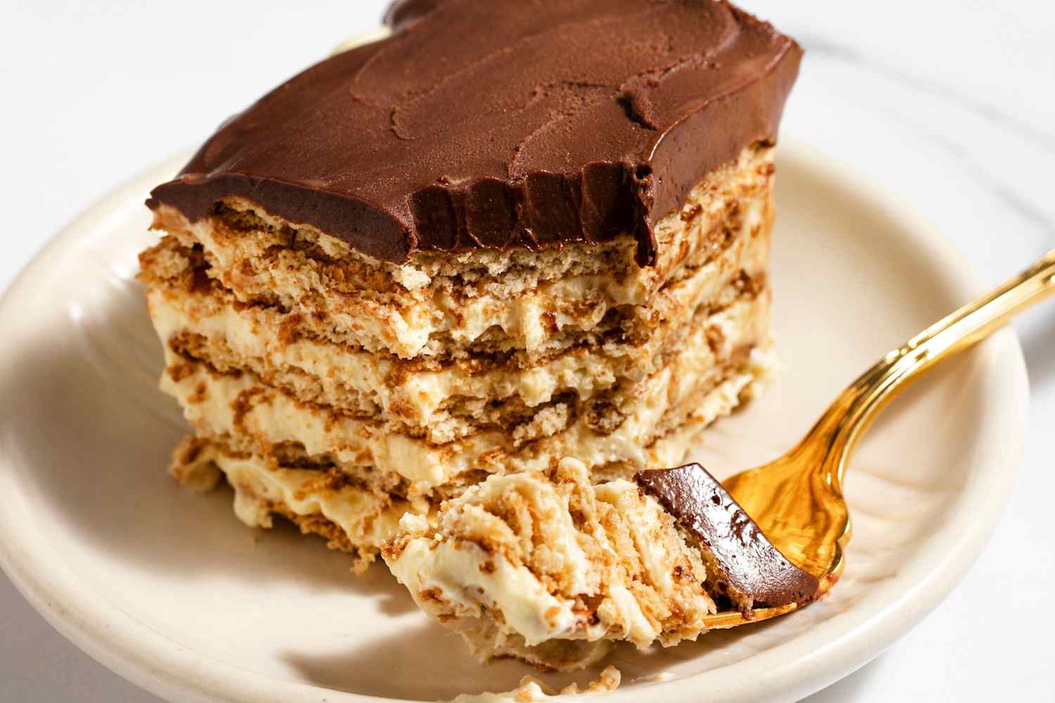 Ich habe Katie Lee Biegels „Schokoladen-Eclair-Kuchen“ ausprobiert und ...