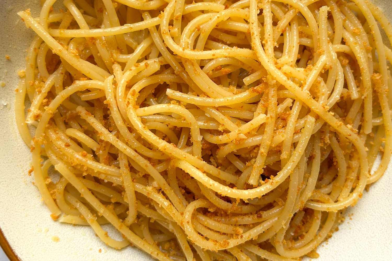 Für die besten Butter-Nudeln Ihres Lebens streuen Sie dies statt Parmesan ...