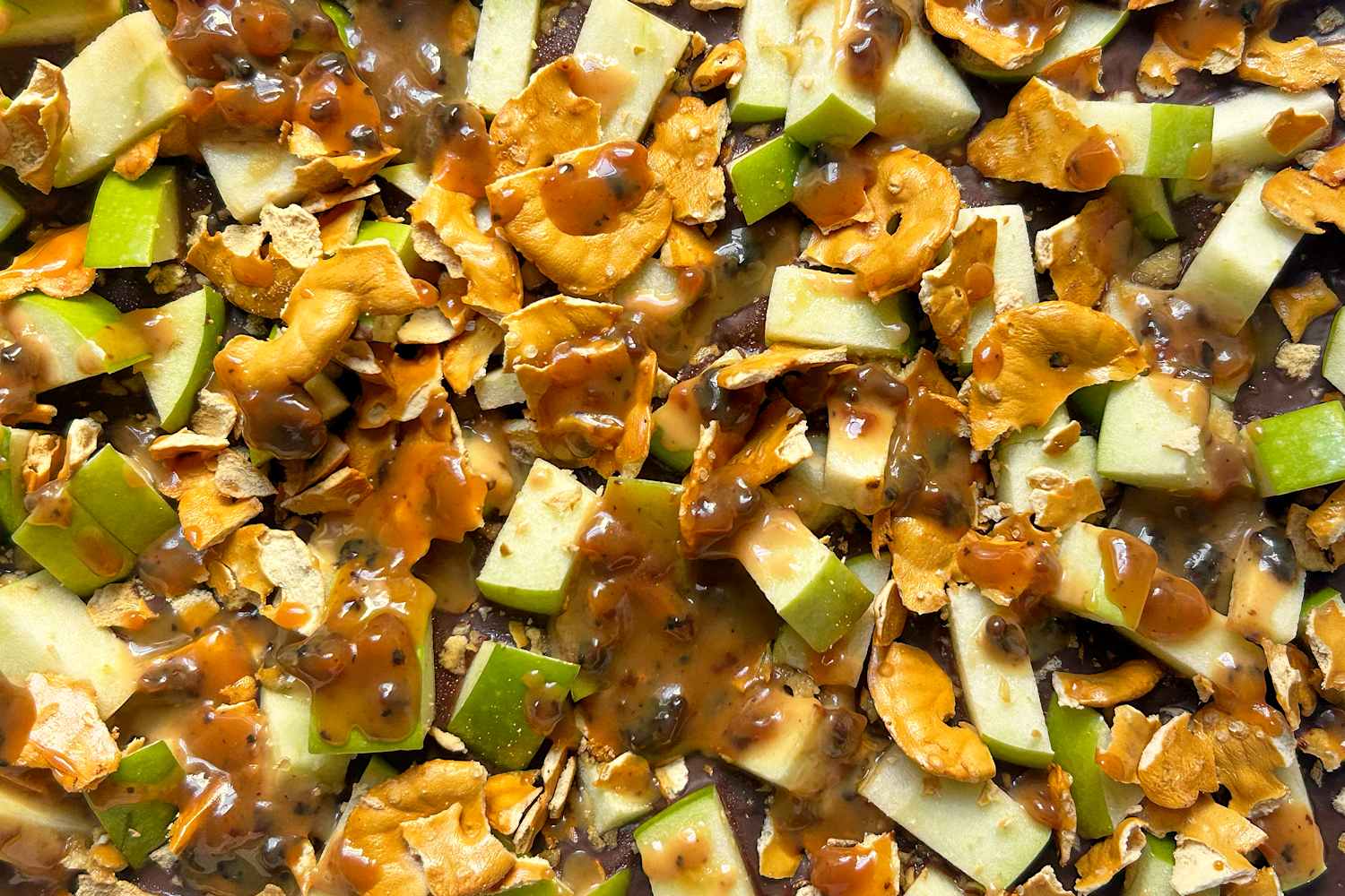 When I Make This 4-Ingredient Caramel Apple Bark, Everyone Asks Me For the ...