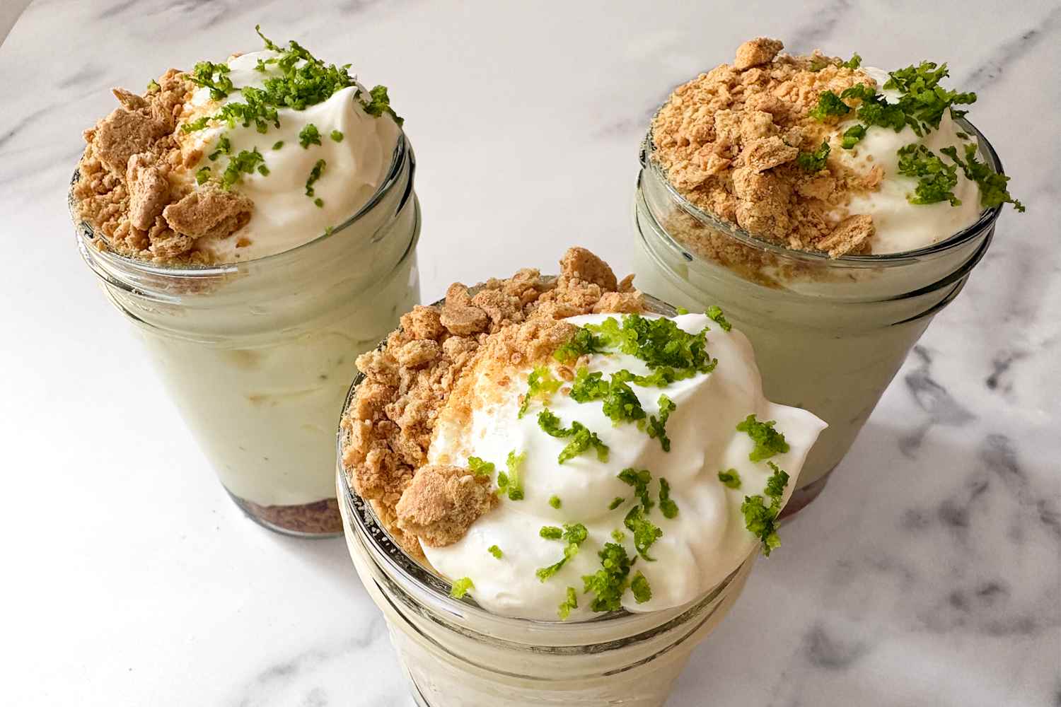 Diese leichte und cremige Key-Lime-Pie-Mousse ist das einfache Dessert ...