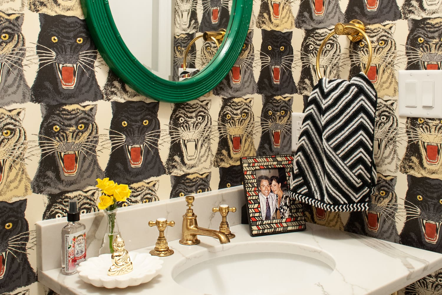 19 Gorgeous Half Bath Ideas How To Decorate A Powder Room Apartment Therapy
