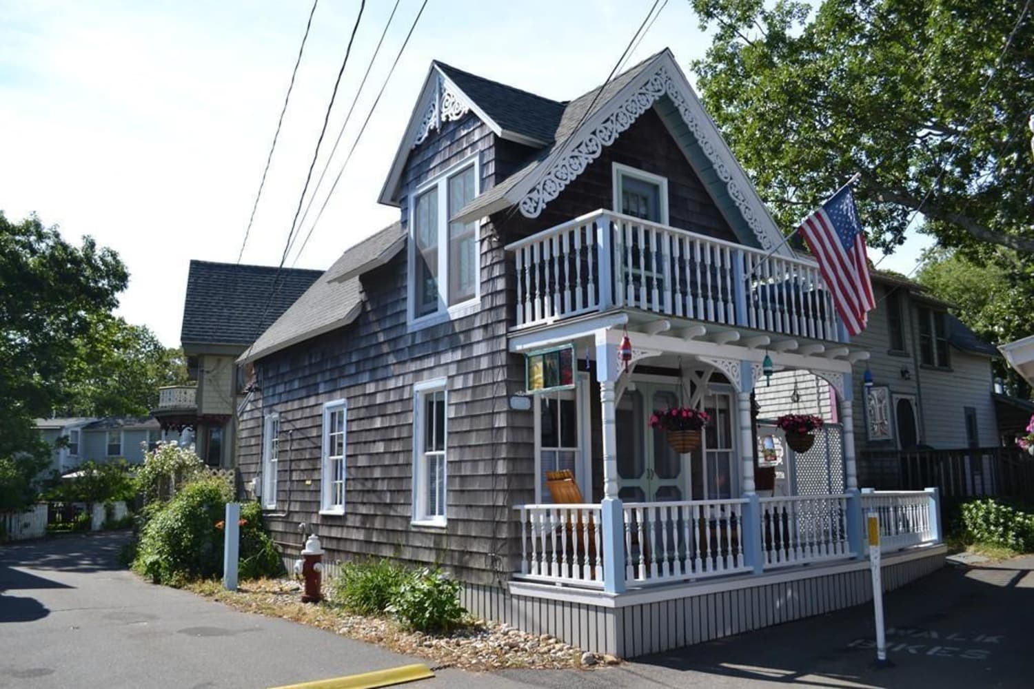 Martha S Vineyard Gingerbread Cottages For Sale 1 Hebron Avenue Apartment Therapy