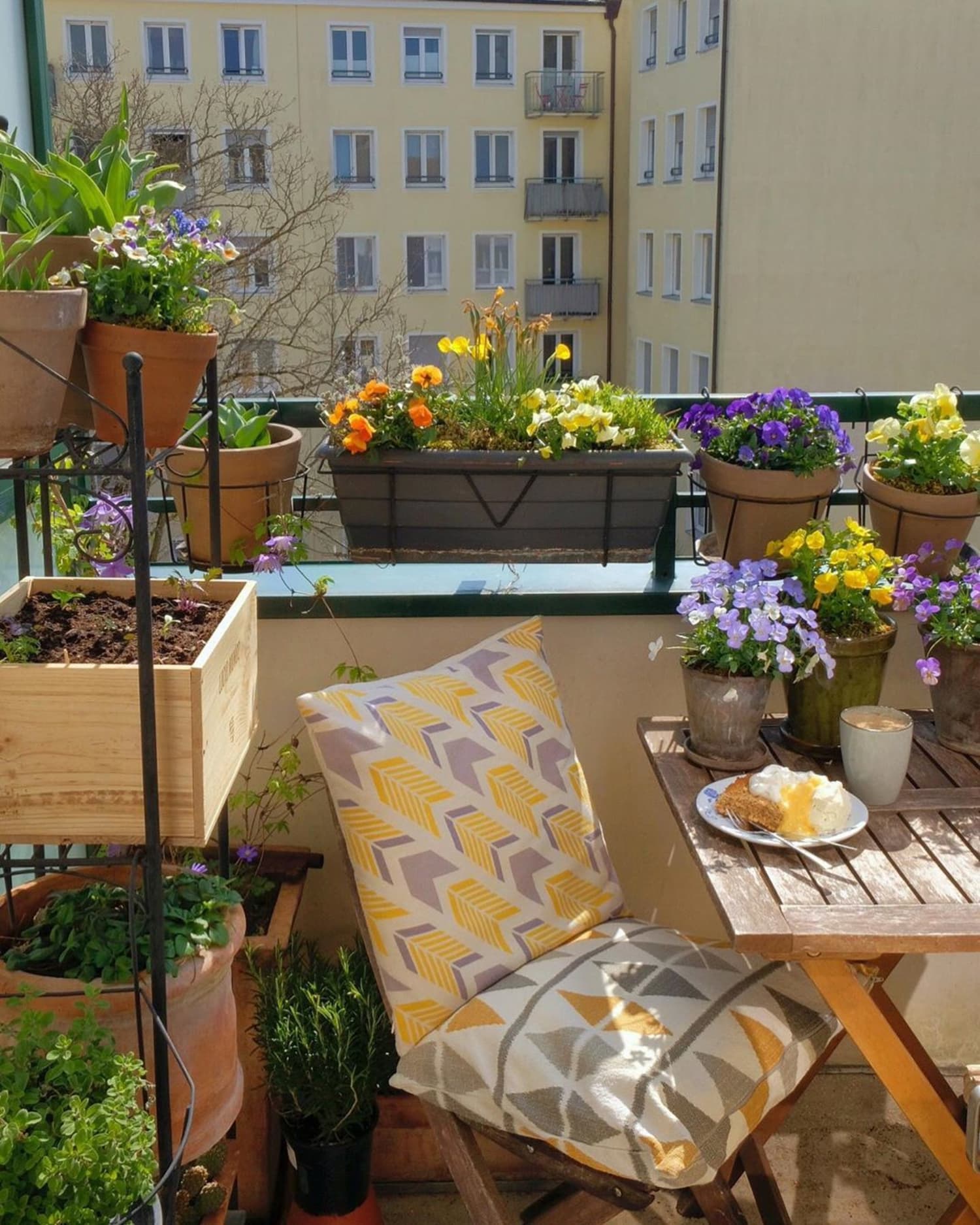 10 balcony garden ideas - how to grow plants on a small balcony