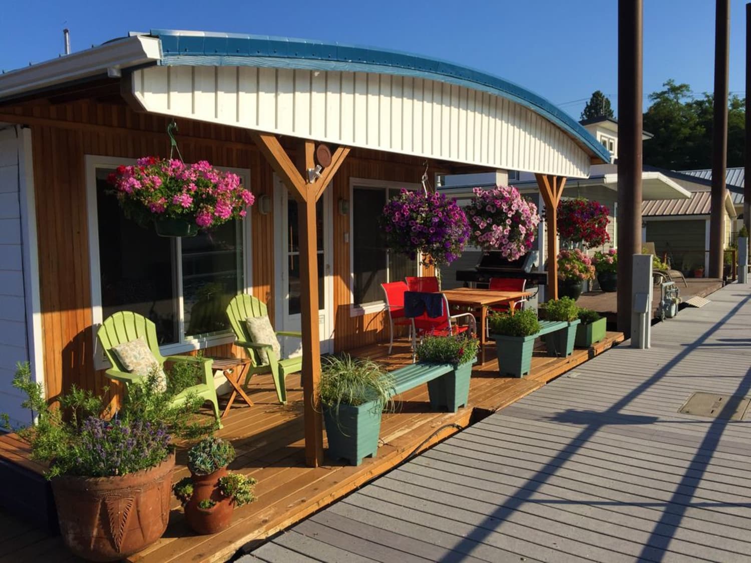 5 Cute Houseboat Rentals, Staring at 99/Night Apartment Therapy