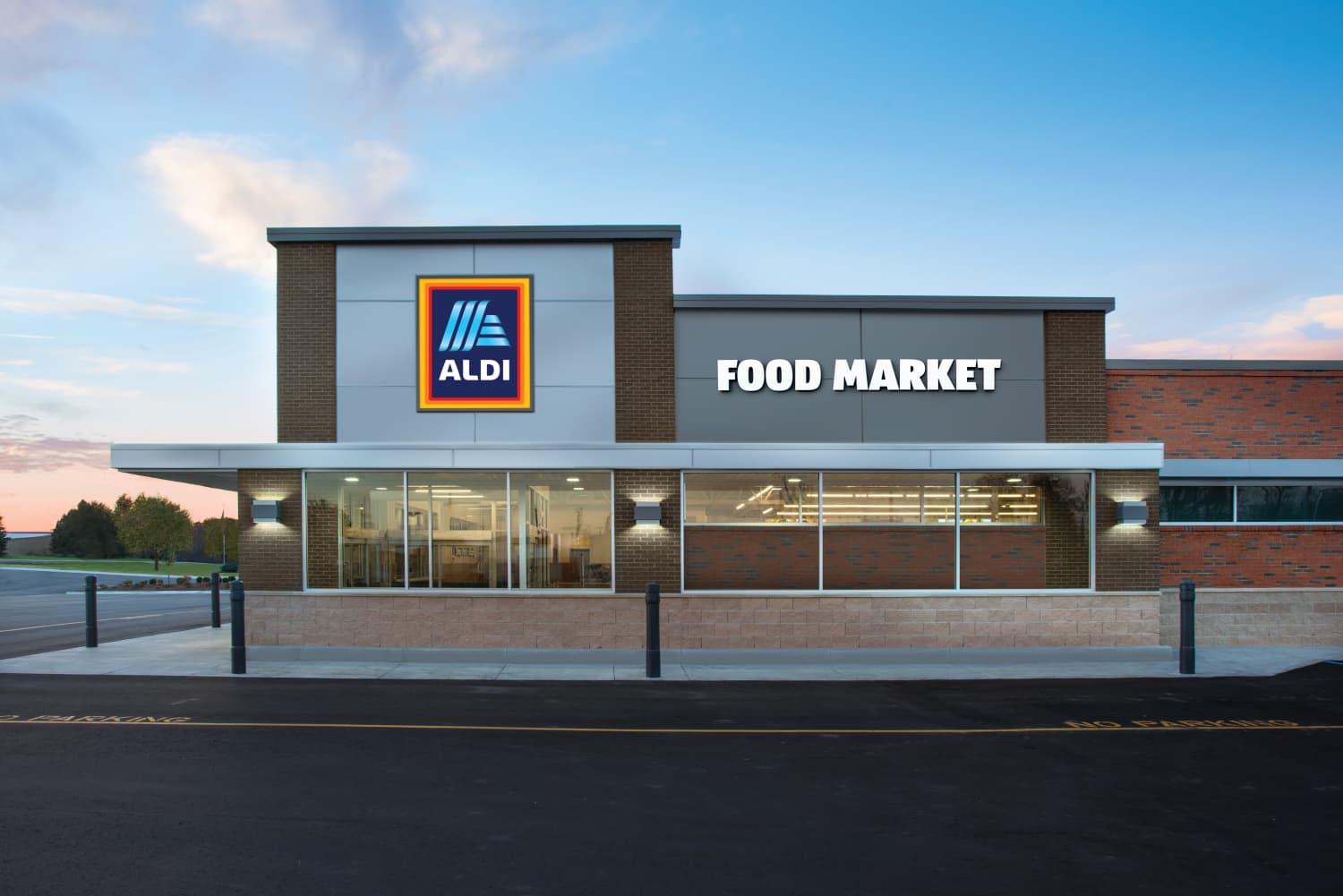 The 10 Best Groceries to Buy at Aldi for a Backyard Picnic