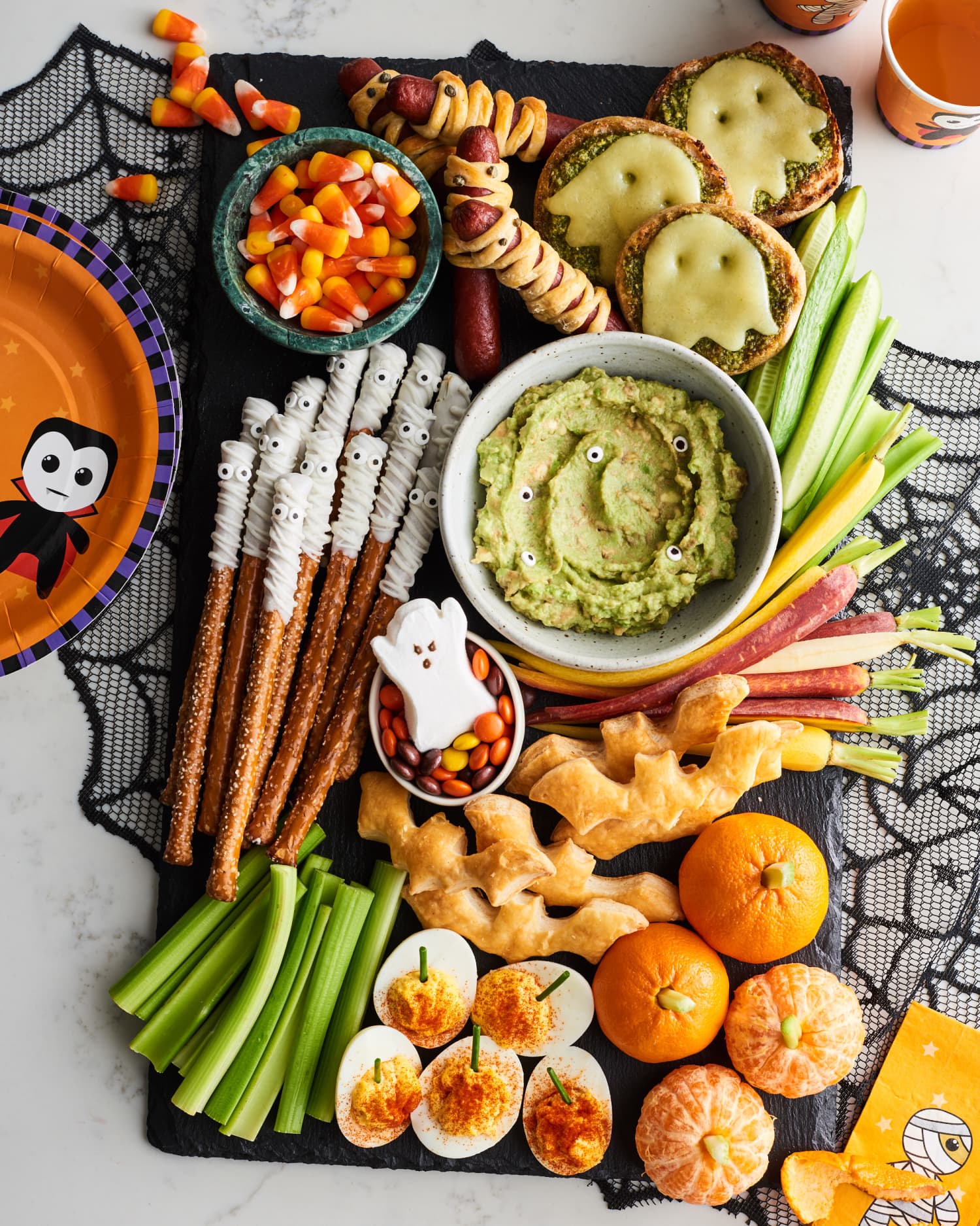 Halloween Snack Board
 Here s How to Make a Halloween Snack Board