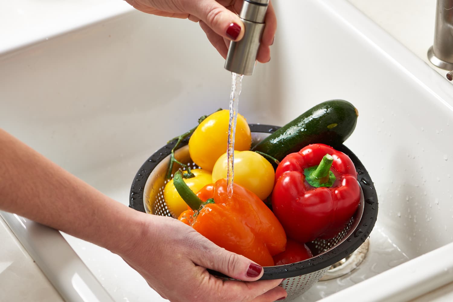 Best Way To Wash Vegetables For Effective Germ Removal Kitchn 8679