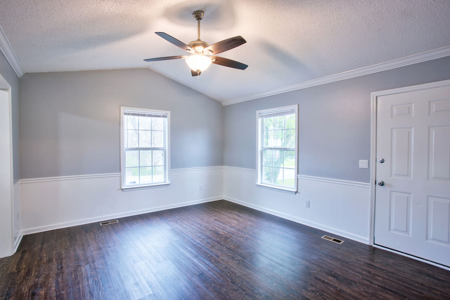 Yes You Can Paint Your Popcorn Ceiling Here S How E Home Buyer