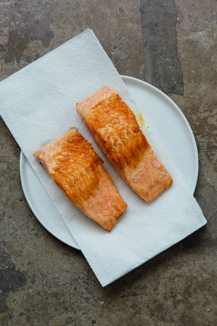 How to PanSear Salmon Fillets on the Stove (With Crispy Skin!) The