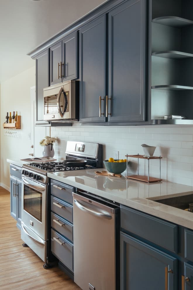 I Wish I Had Never Tried This Beloved Kitchen Cabinet Trend (It Stresses Me Out Every Single Day)