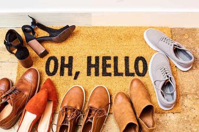 Should You Ask Guests to Take Off Their Shoes? And 7 Other Holiday Hosting Questions‚ Answered