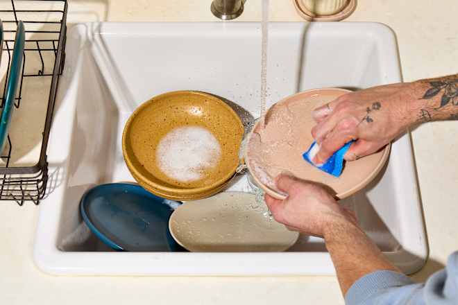 My Brilliant “Bus Bin” Trick Cuts Dishwashing Time in Half (It’s So Easy!)