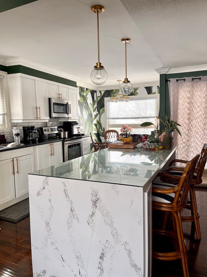 This “Modern Golden Girls” Kitchen Makeover Uses a Brilliant Faux Marble Countertop Trick (That Cost Only $300!)