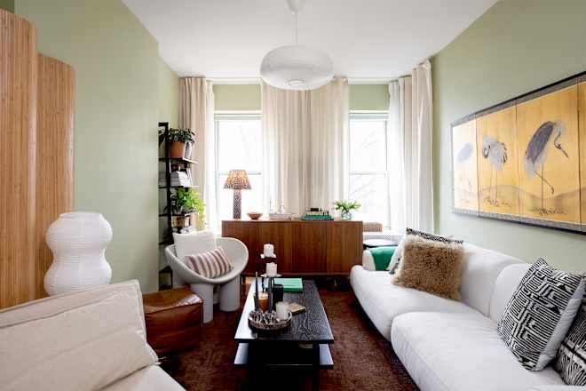 The Bedroom Is in the Middle of This NYC Apartment (It’s Not a Studio)