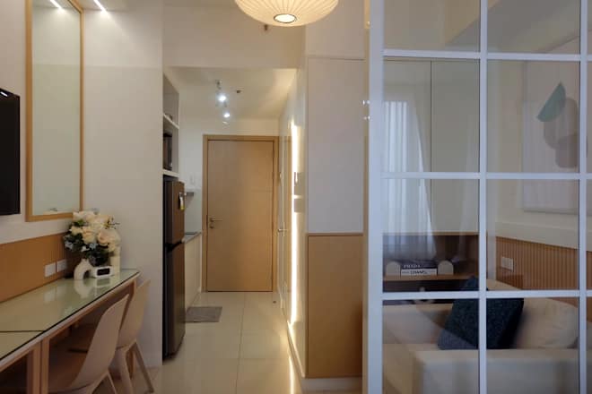 This 215-Square-Foot Studio Brilliantly Solves 4 Common Small-Space Issues