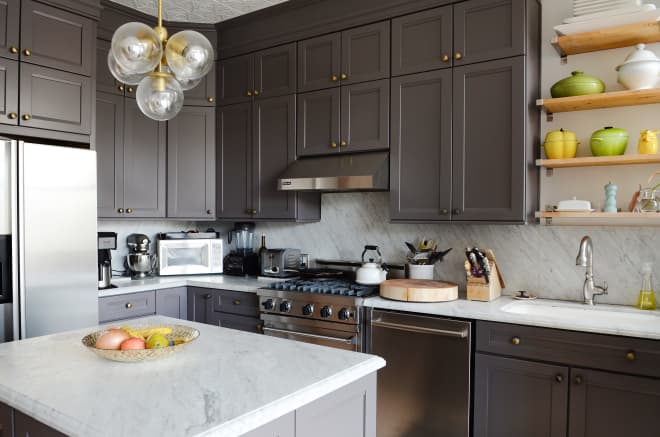 This Kitchen Design “Faux Pas” Is Officially All the Rage, According to Designers
