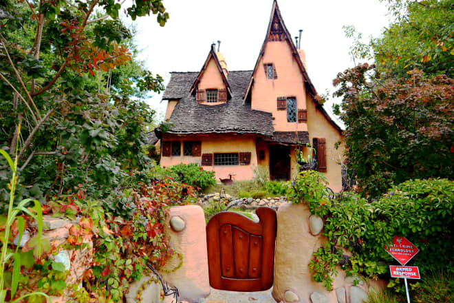 This House In Beverly Hills Looks Like A Witch’s Cottage
